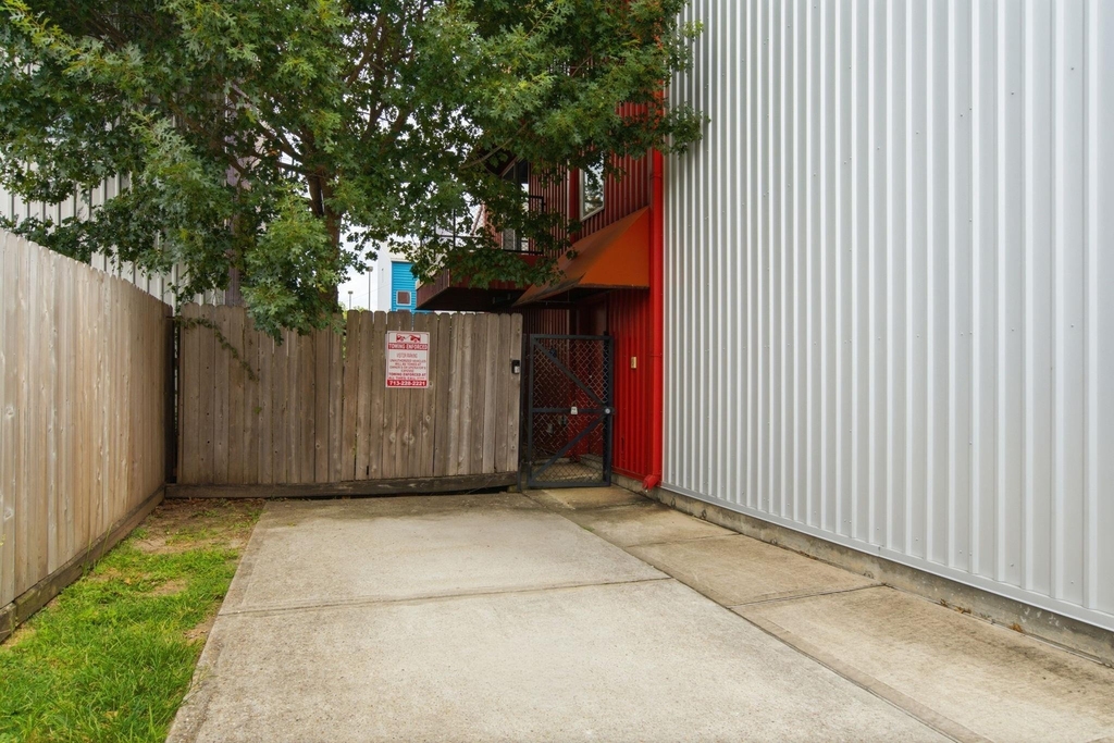 2934 Commerce Street - Photo 8