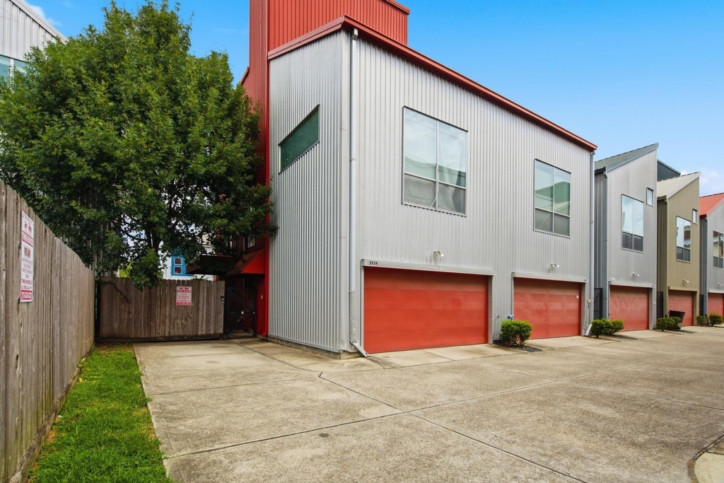 2934 Commerce Street - Photo 7