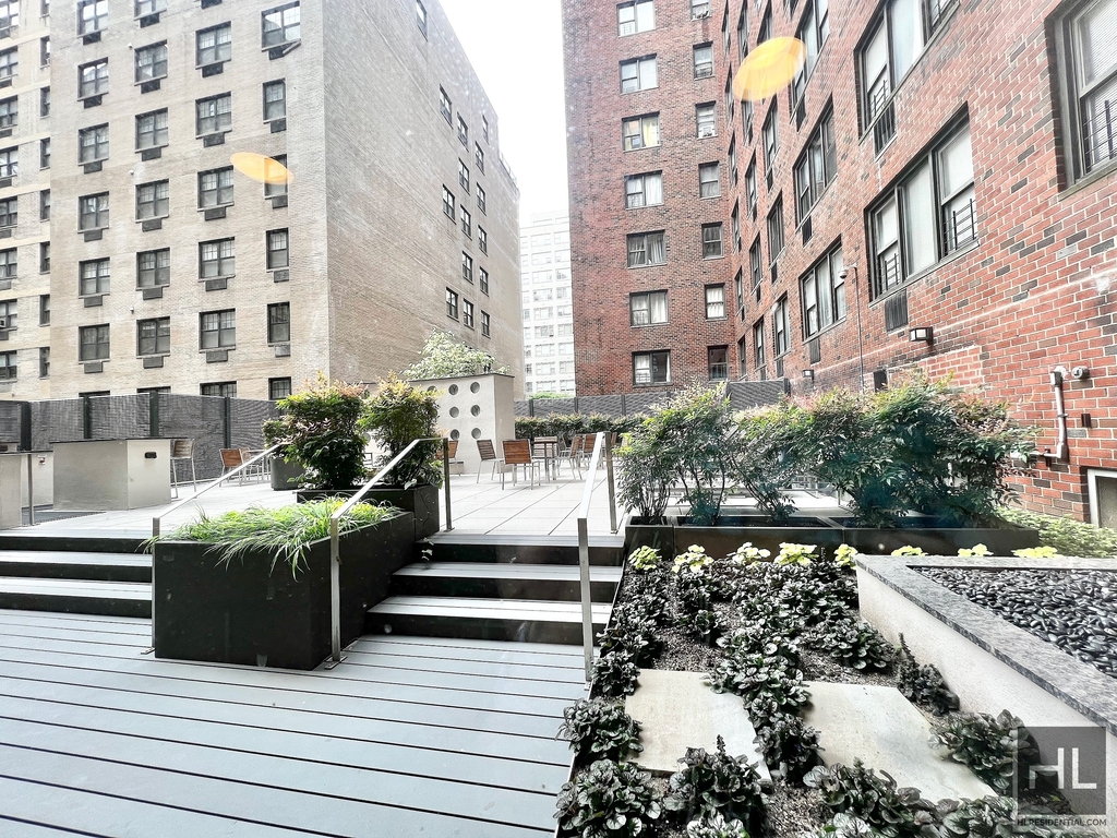 East 79th Street - Photo 7