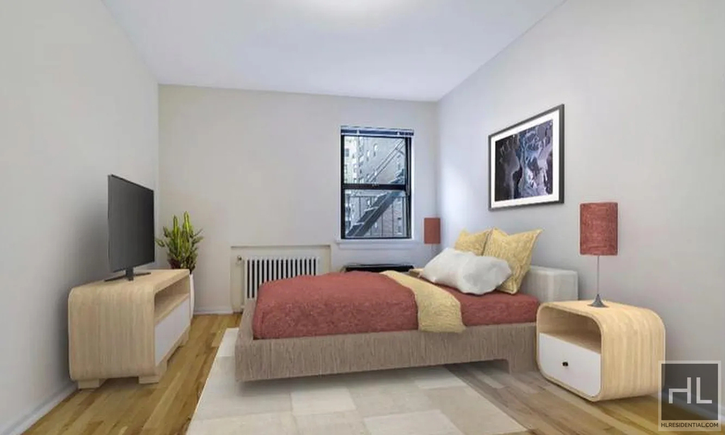 East 76 Street - Photo 2