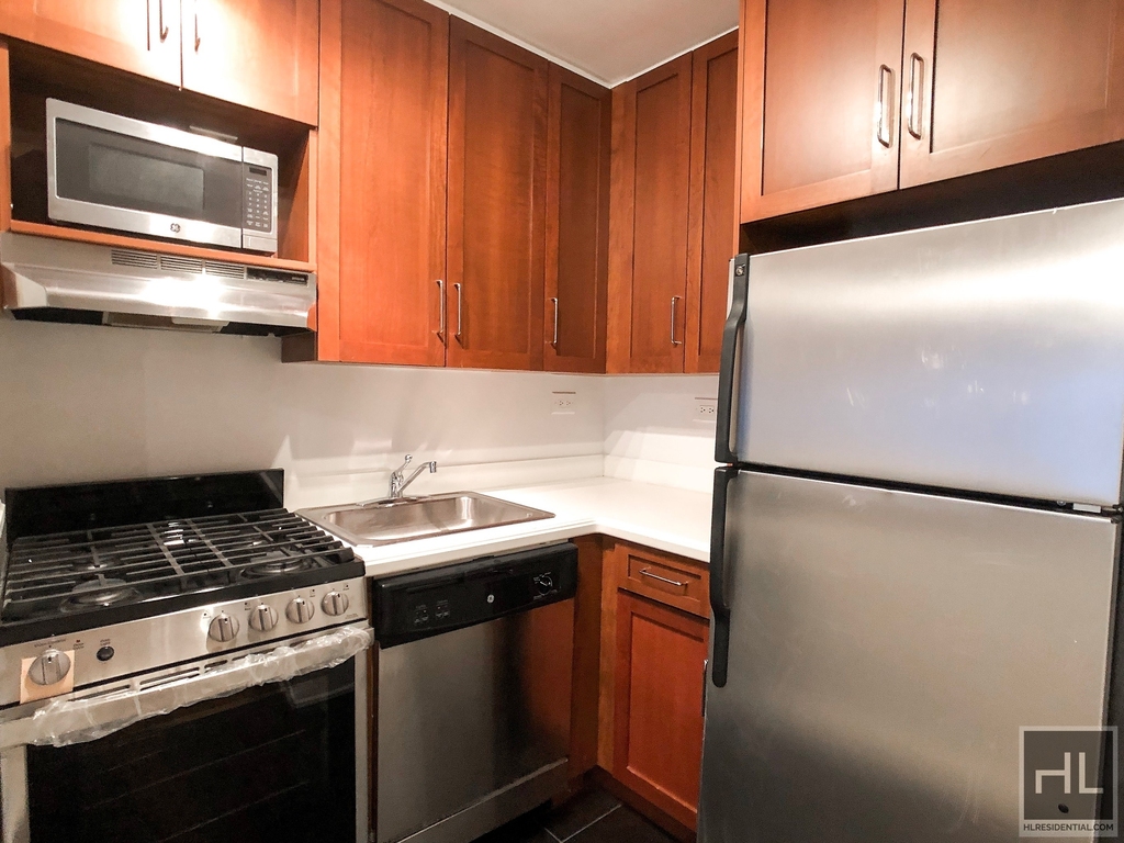 East 76 Street - Photo 0