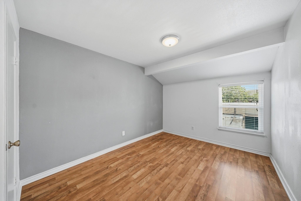 3131 Cummins Street - Photo 19