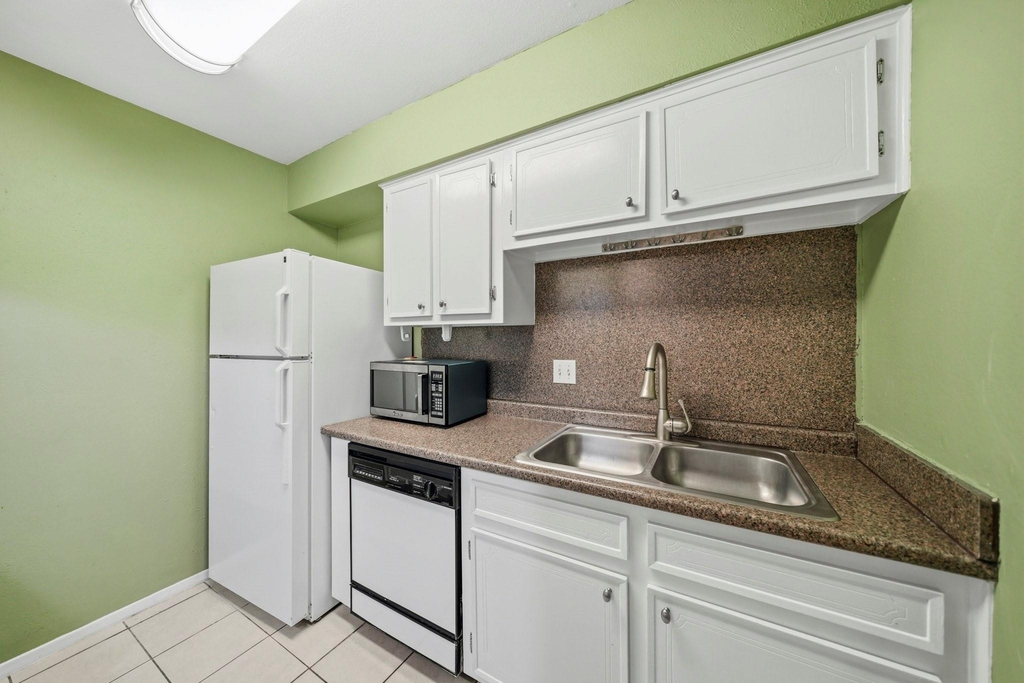 3131 Cummins Street - Photo 7