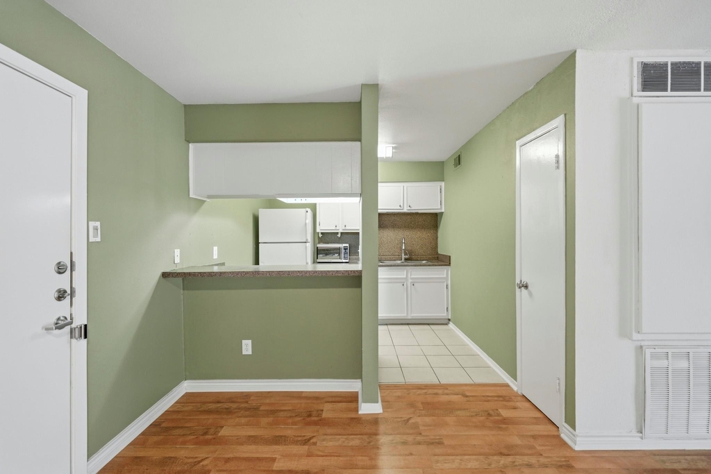 3131 Cummins Street - Photo 4