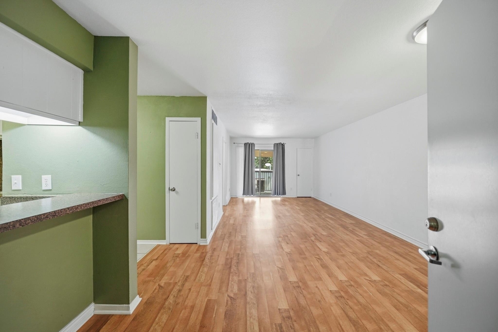 3131 Cummins Street - Photo 5