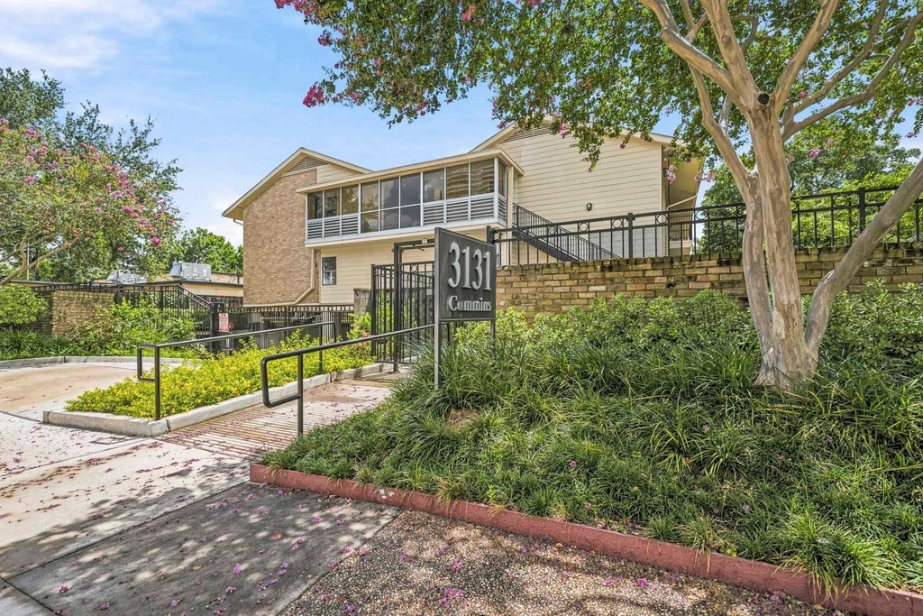 3131 Cummins Street - Photo 2