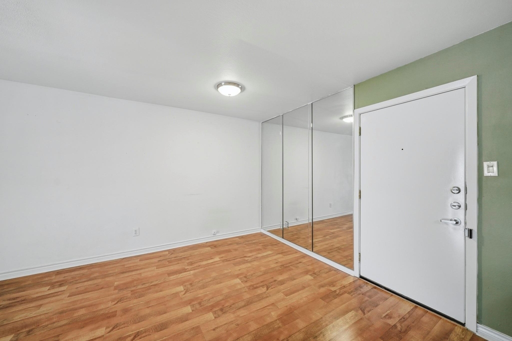 3131 Cummins Street - Photo 10
