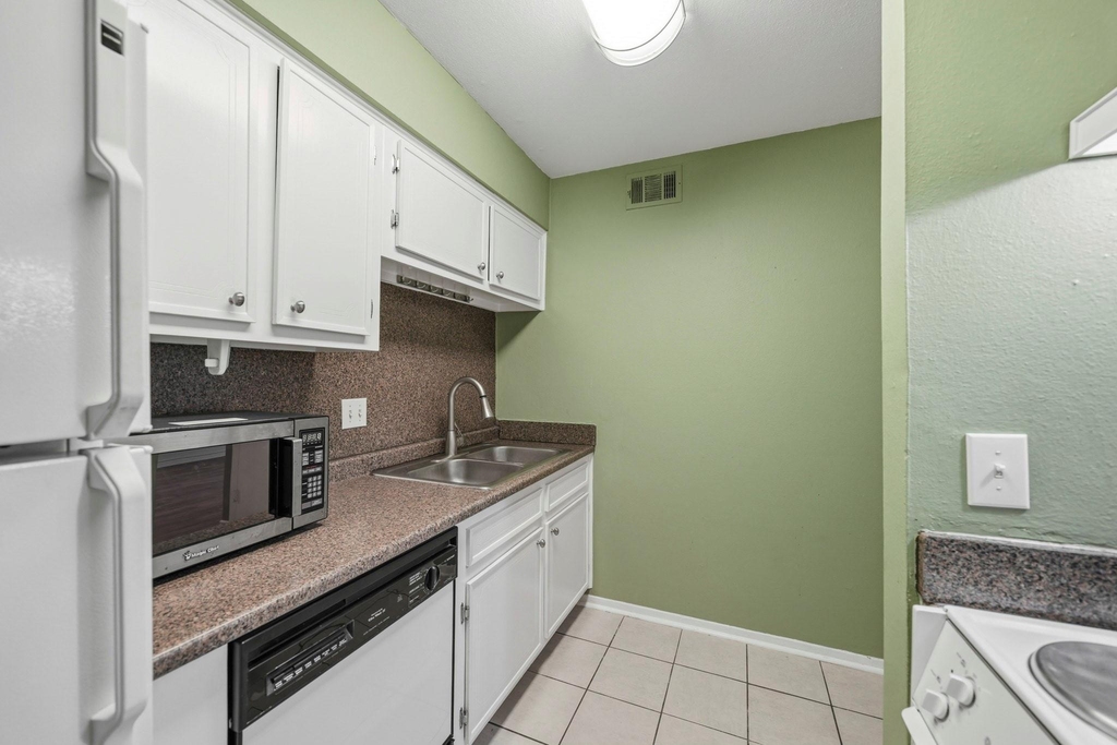 3131 Cummins Street - Photo 8