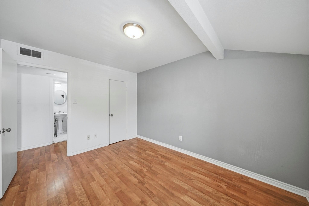 3131 Cummins Street - Photo 20