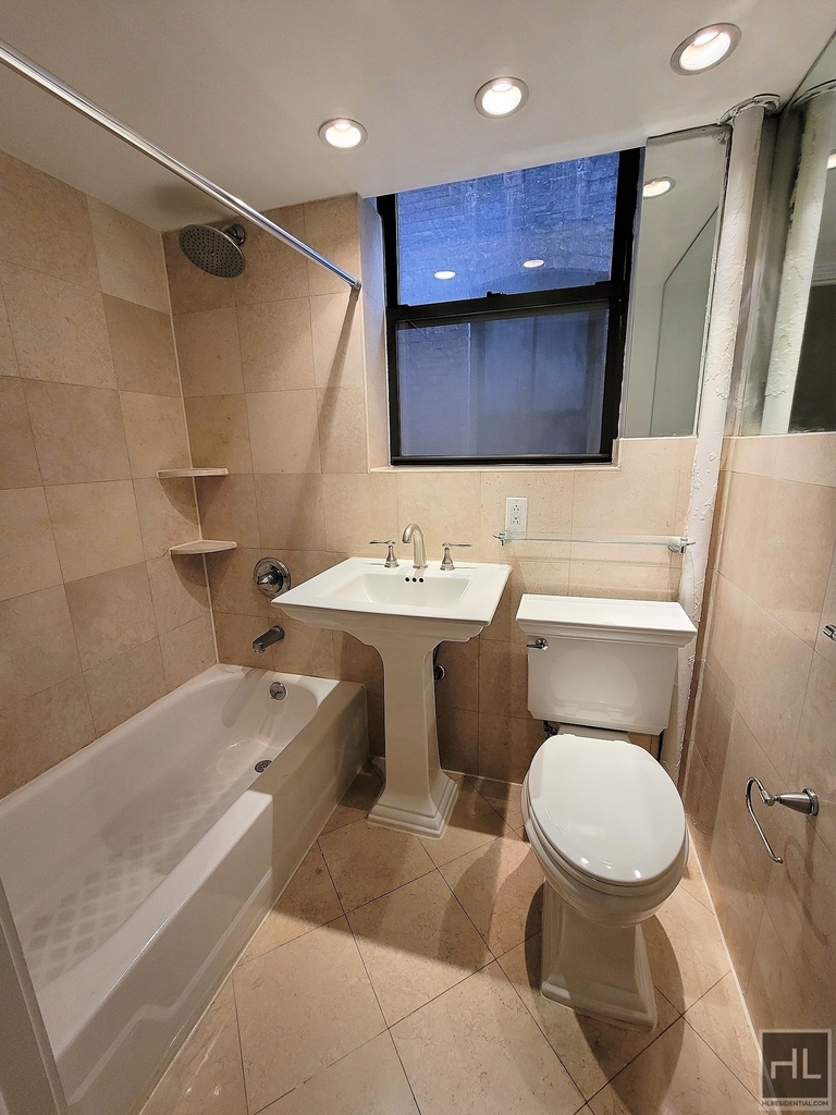East 83rd Street - Photo 13