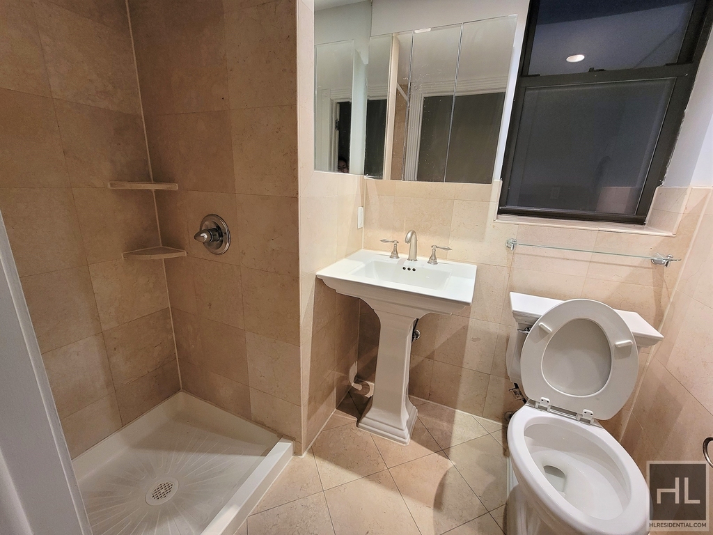 East 83rd Street - Photo 10