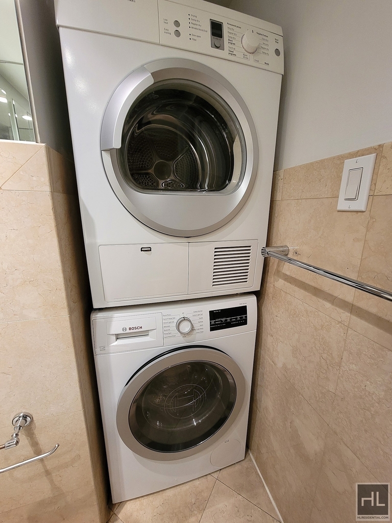East 83rd Street - Photo 14