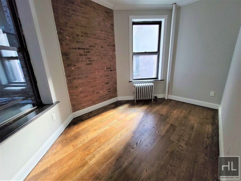 East 83rd Street - Photo 6