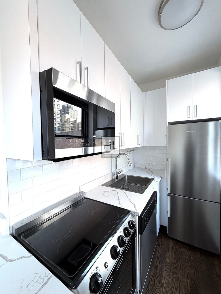 East 69 Street - Photo 1