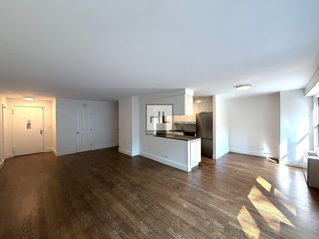 East 63rd Street - Photo 0