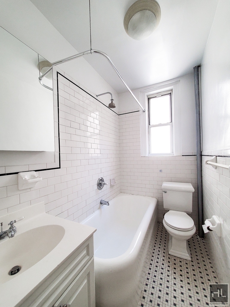 West 13 Street - Photo 2