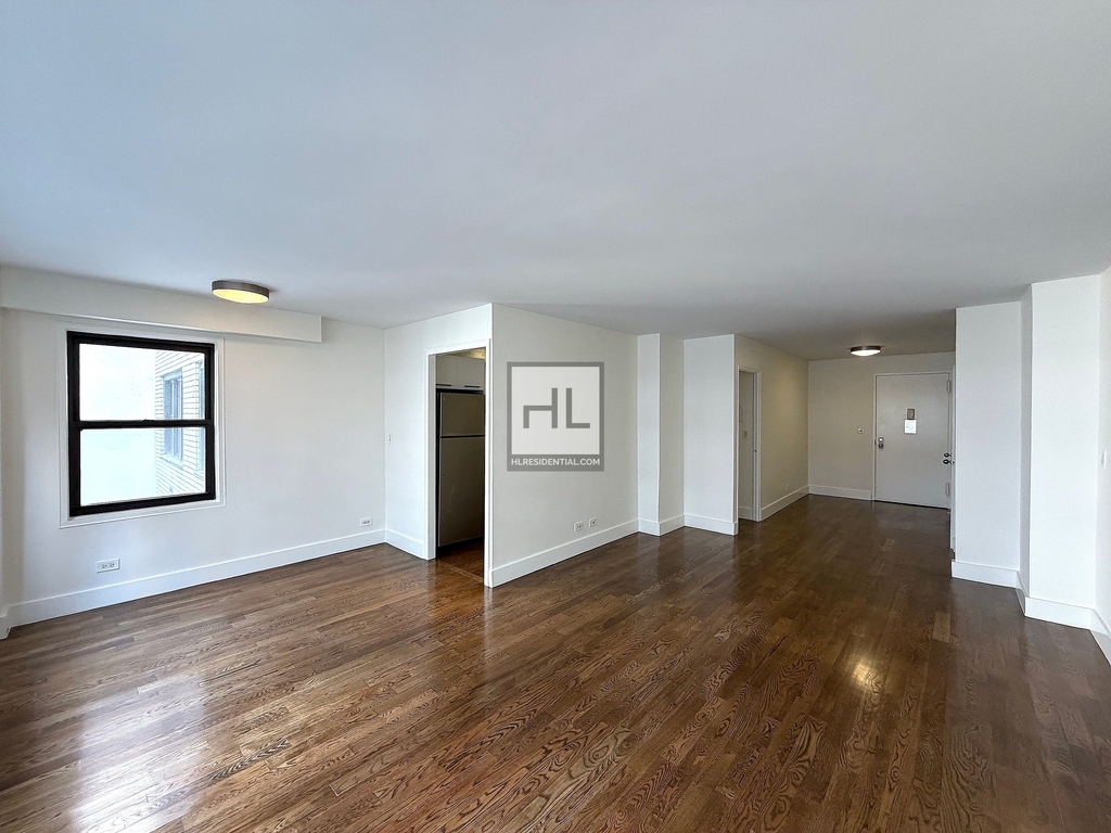 East 63rd Street - Photo 0
