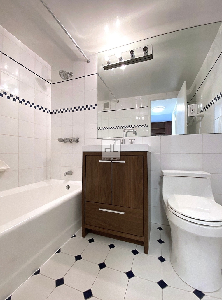 East 63rd Street - Photo 4
