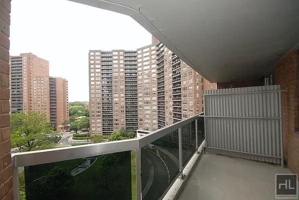Queens Boulevard - Photo 4
