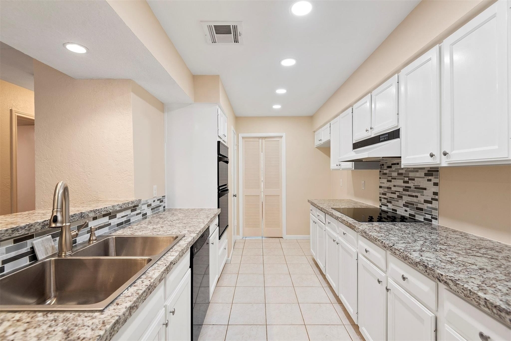 14215 Lost Meadow Lane - Photo 10