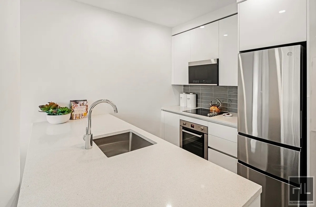 1st Avenue - Photo 1