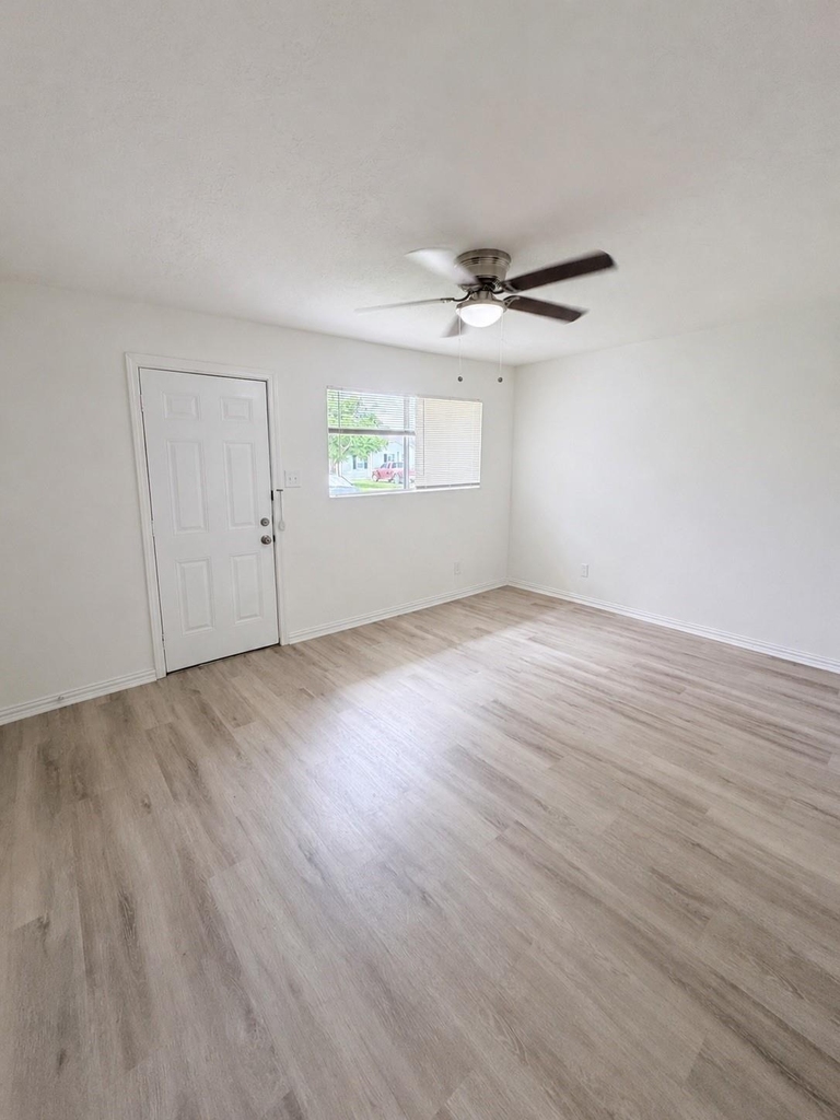 2428 19th Avenue N - Photo 6