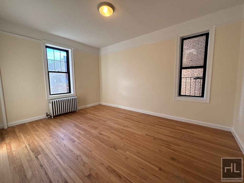 West 10th Street - Photo 1