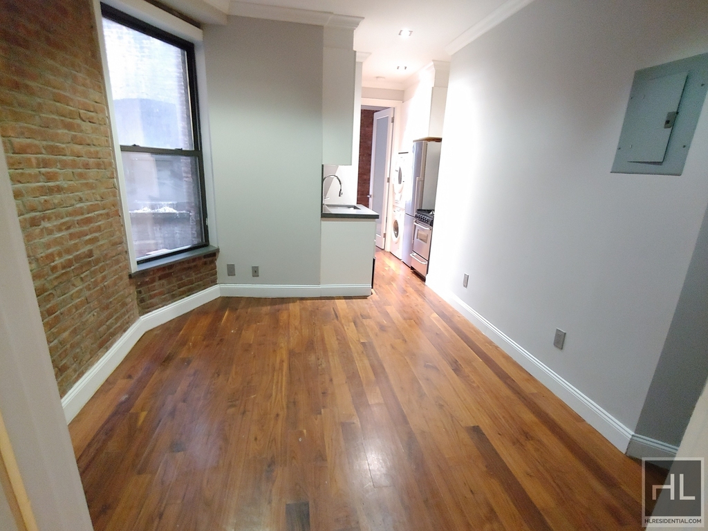 East 116 Street - Photo 2