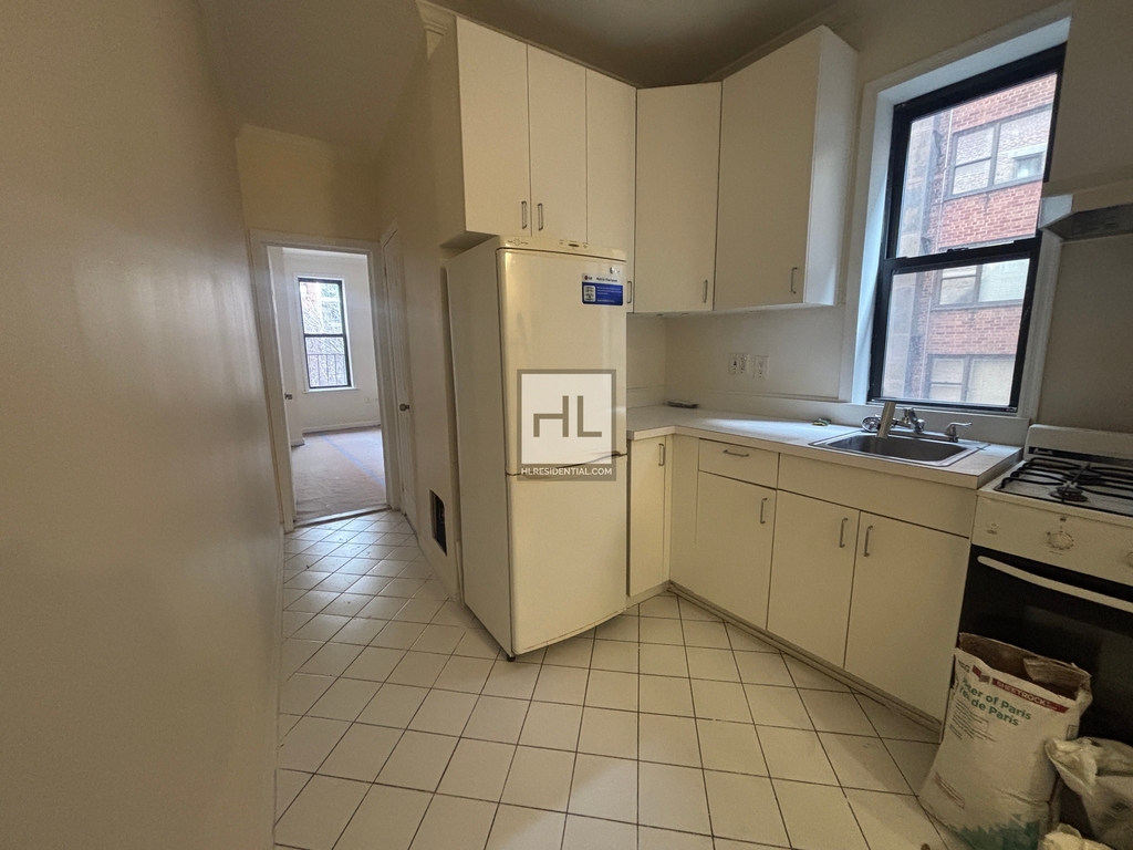 East 38 Street - Photo 2