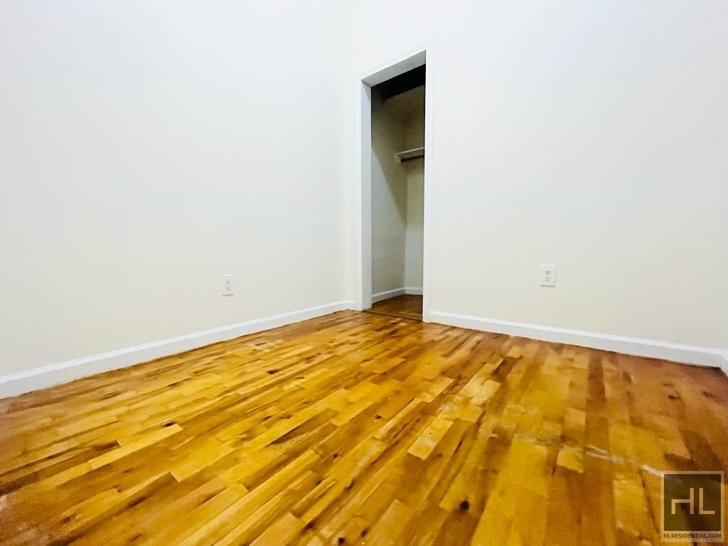 2 Avenue - Photo 1