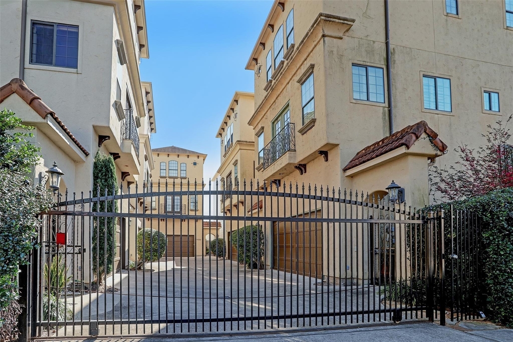 1426 W 21st Street - Photo 1