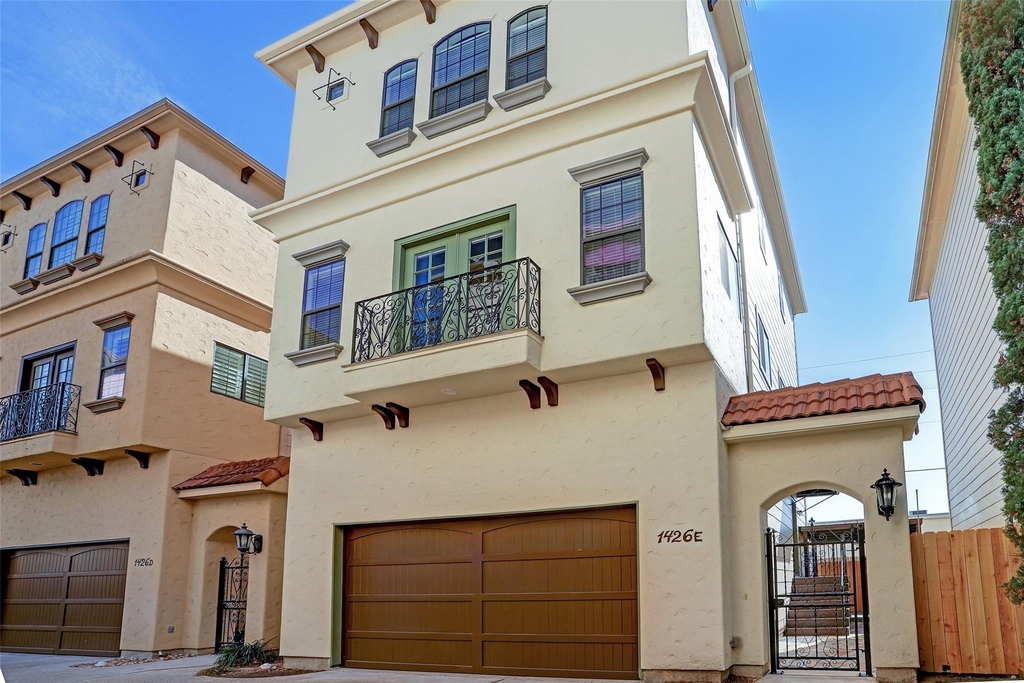1426 W 21st Street - Photo 0