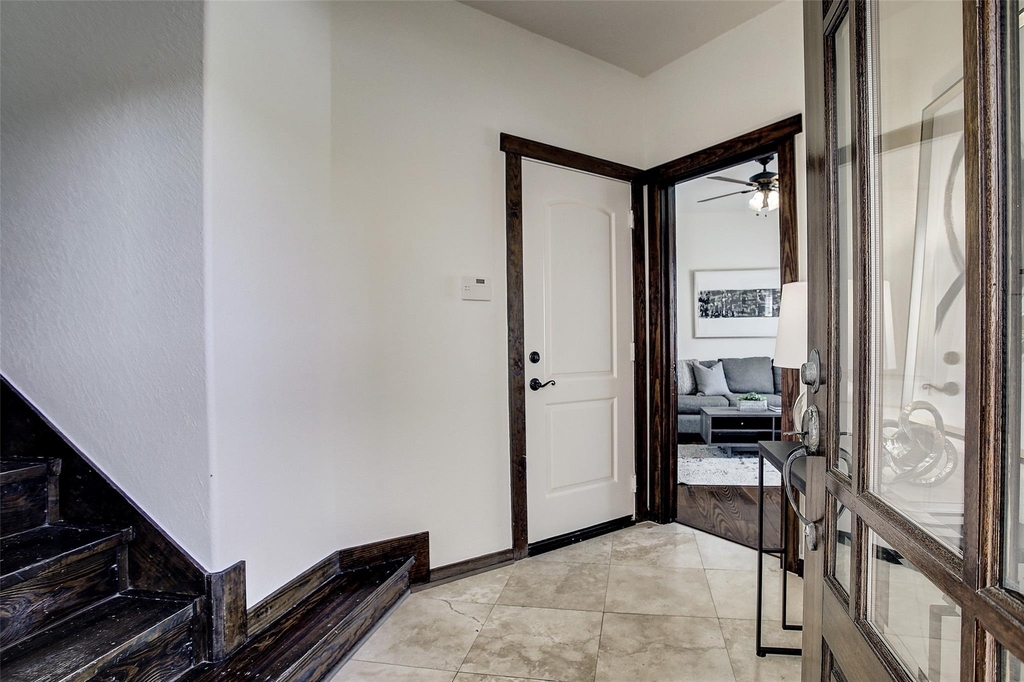 1426 W 21st Street - Photo 2