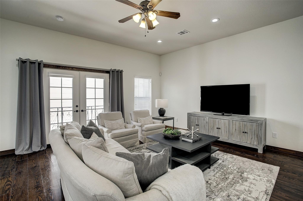 1426 W 21st Street - Photo 6
