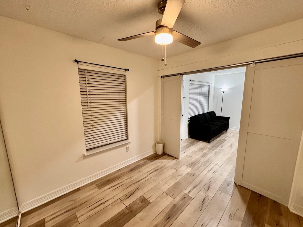 3131 Southwest Freeway - Photo 15