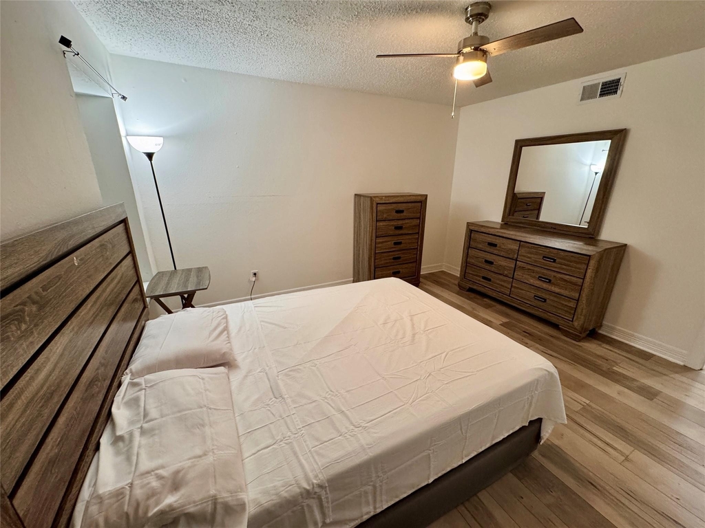 3131 Southwest Freeway - Photo 22