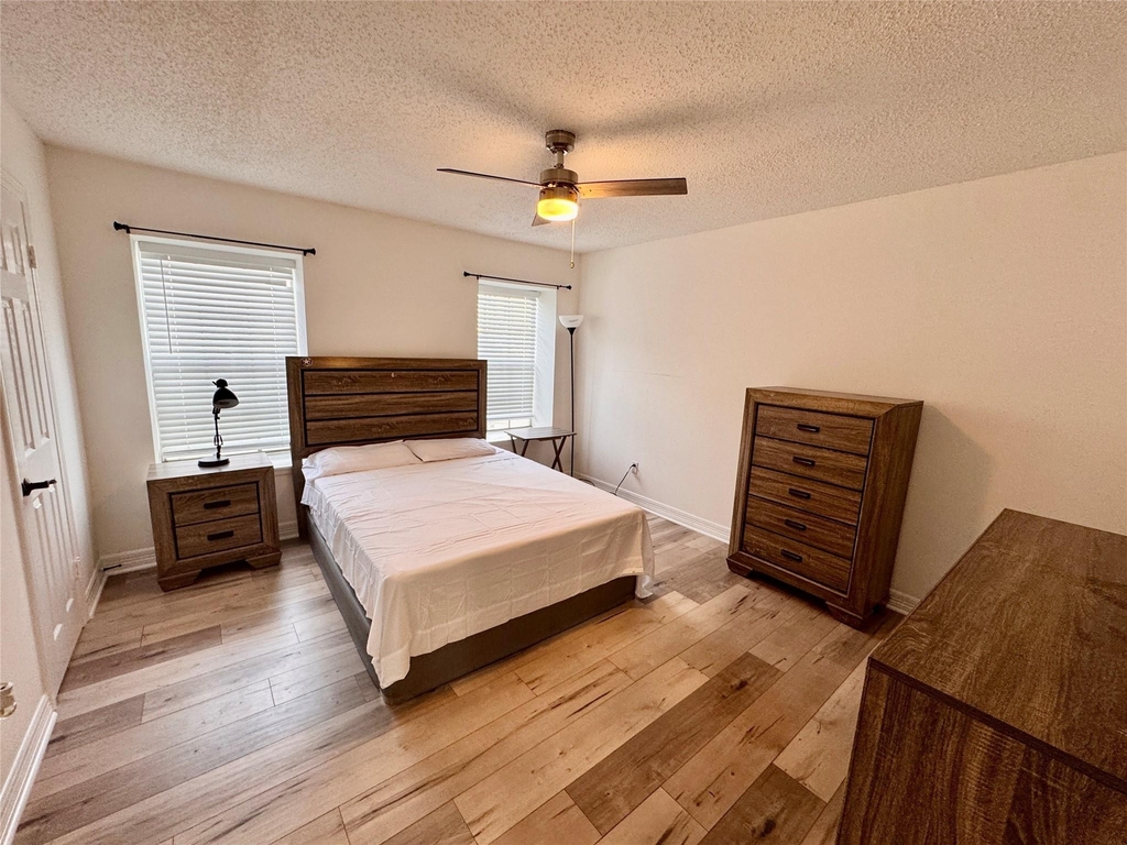 3131 Southwest Freeway - Photo 2
