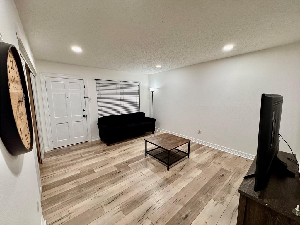 3131 Southwest Freeway - Photo 11