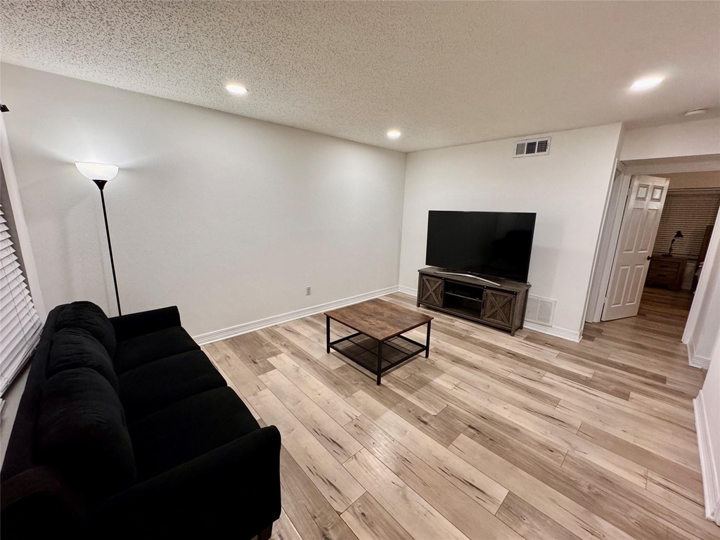 3131 Southwest Freeway - Photo 10