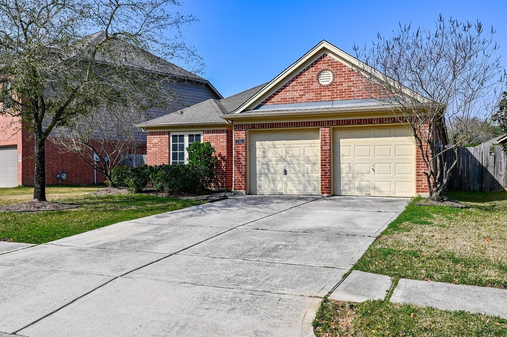 2106 Castle Gardens Lane - Photo 0