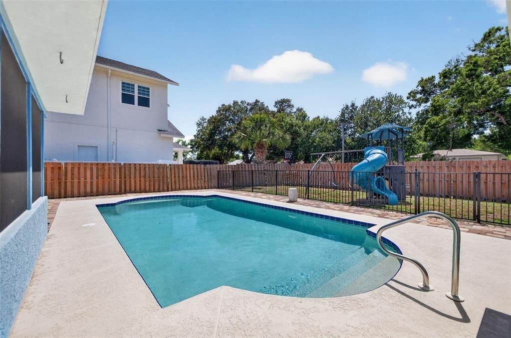 1674 34th Avenue N - Photo 29