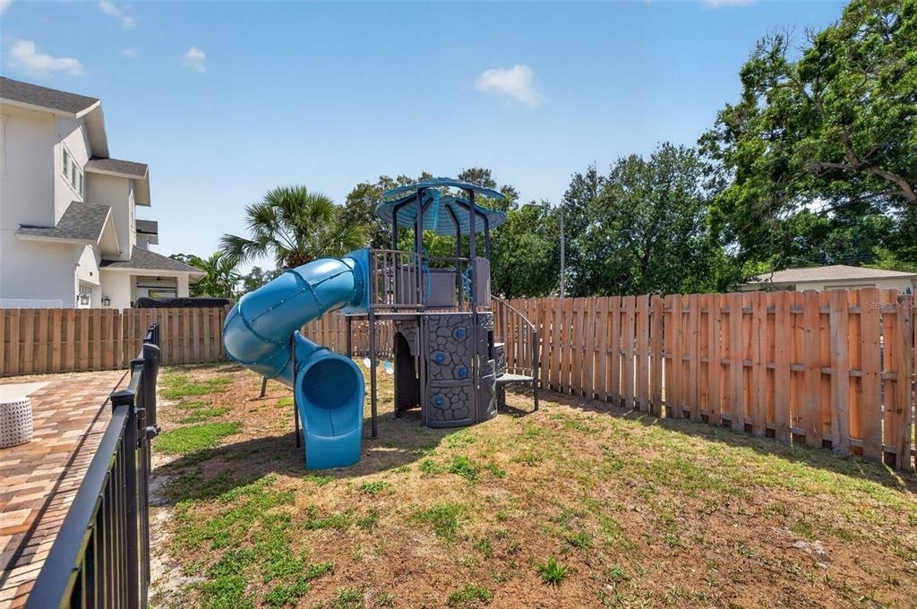 1674 34th Avenue N - Photo 28