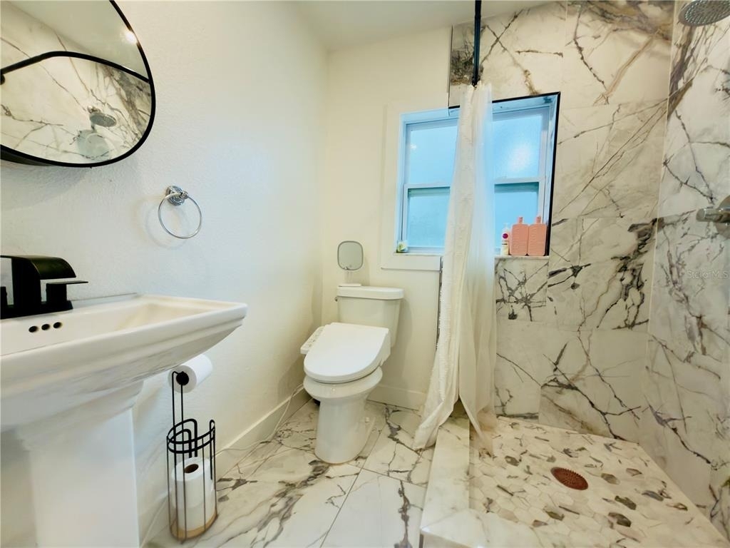 2238 Quincy Street S - Photo 8