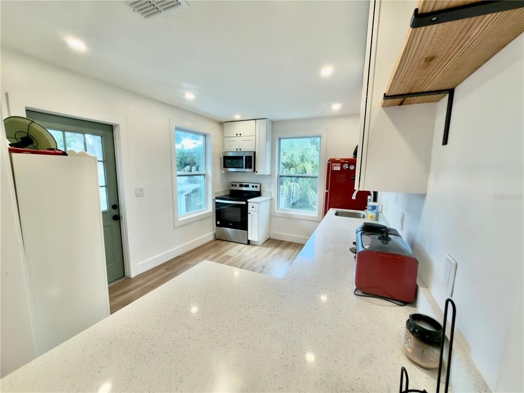 2238 Quincy Street S - Photo 5
