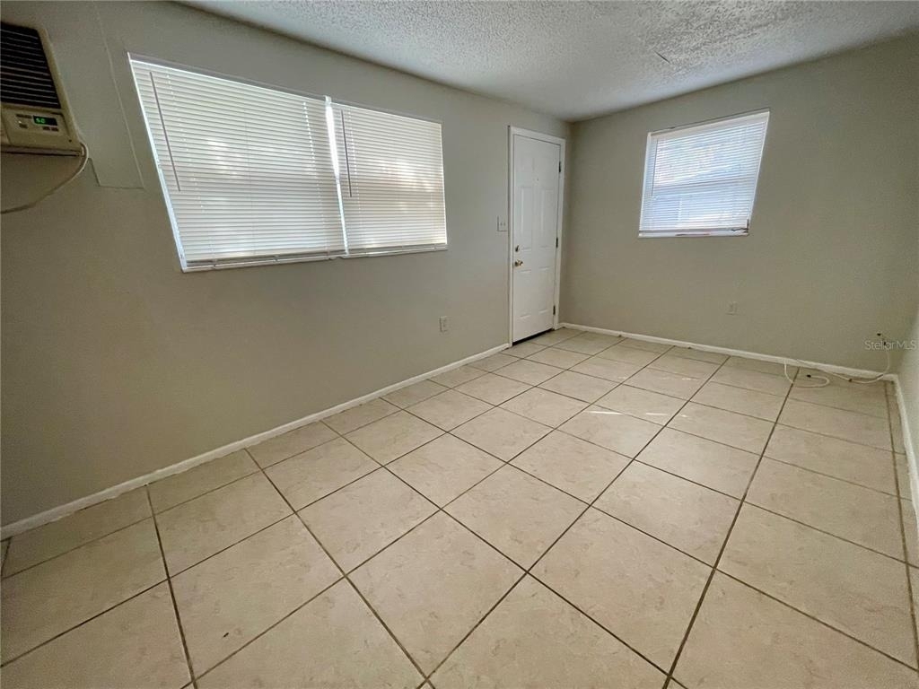 9803 N 11th Street - Photo 2