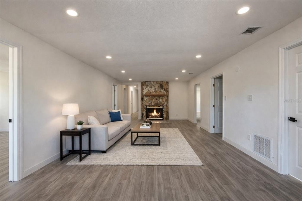 502 Nw Crystal Street - Photo 3
