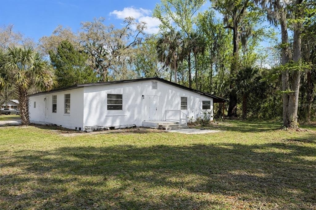 502 Nw Crystal Street - Photo 2