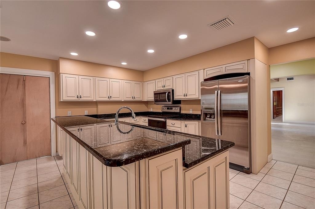 1247 Monticello Boulevard N - Photo 27