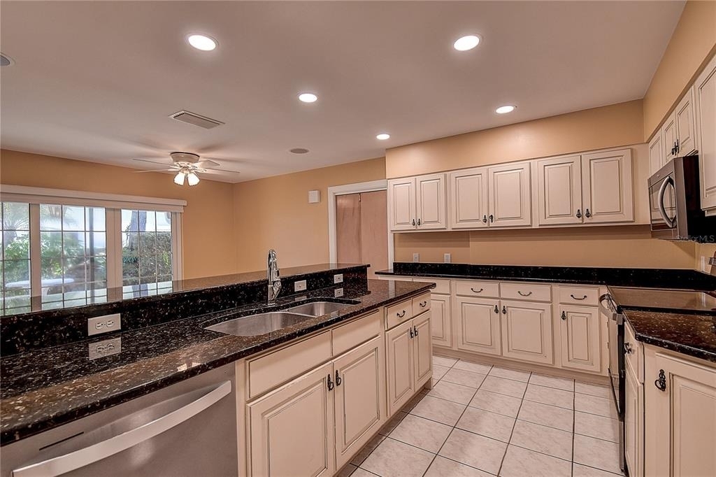 1247 Monticello Boulevard N - Photo 29