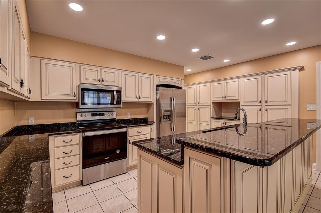 1247 Monticello Boulevard N - Photo 28